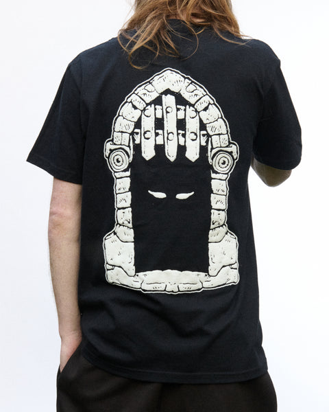 'PORTCULLIS' DUNGEON LOGO T-SHIRT - BLACK