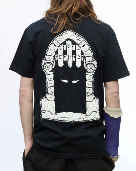 'PORTCULLIS' DUNGEON LOGO T-SHIRT - BLACK